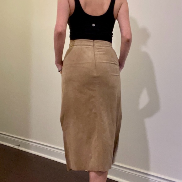 Wilfred faux suede Skirt, size 4, perfect condition, perfect for the office - Picture 3 of 6